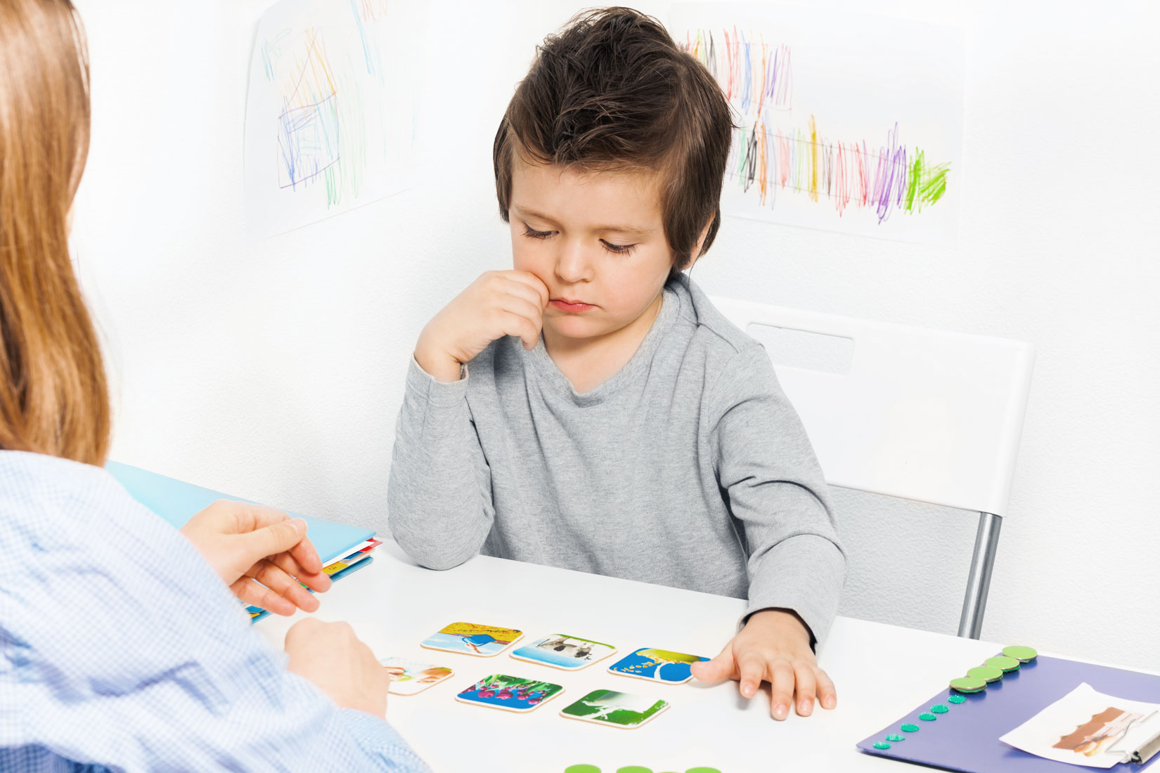 Від ізоляції до інклюзії: як допомогти дитині з аутизмом розвинути комунікабельність