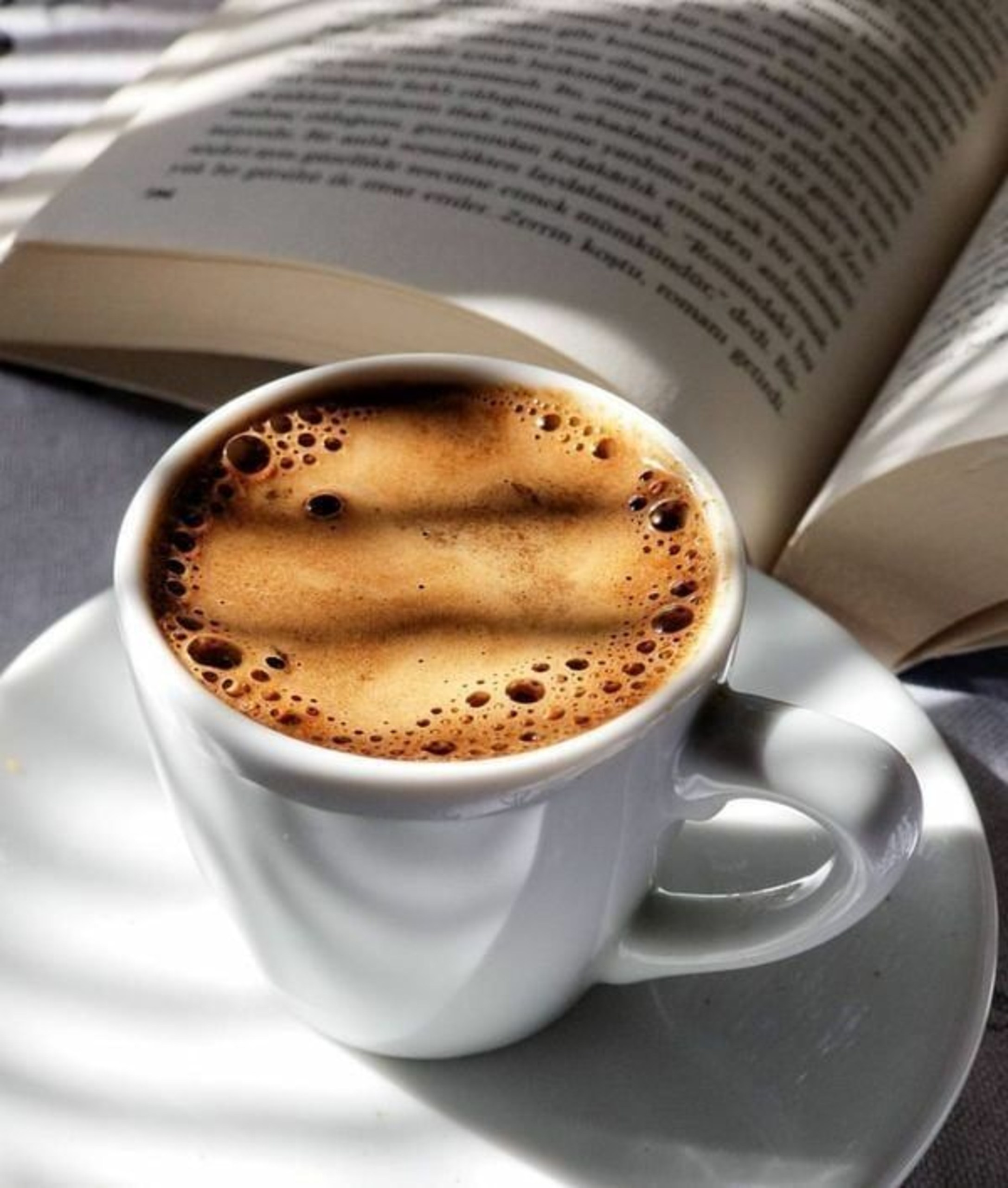 Випити кави з письменником _ письменницею